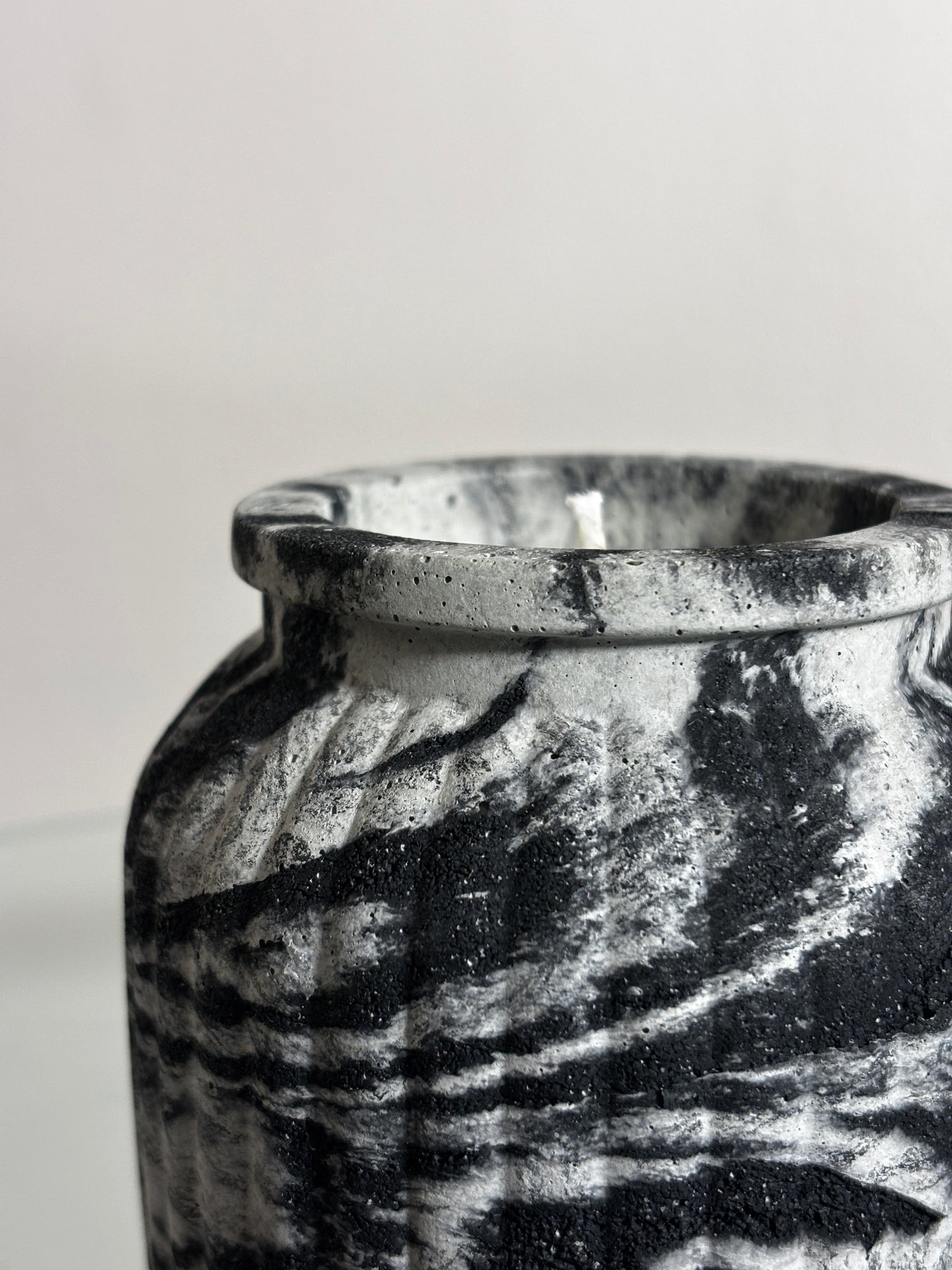 Eclipse Noir • Ash & Lavender