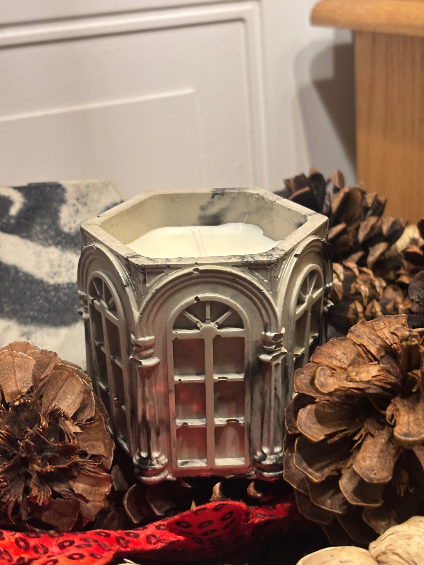 Château Noir Candle- Handmade Luxury Cement Candle